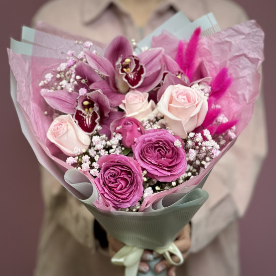 Пионовидная роза 1